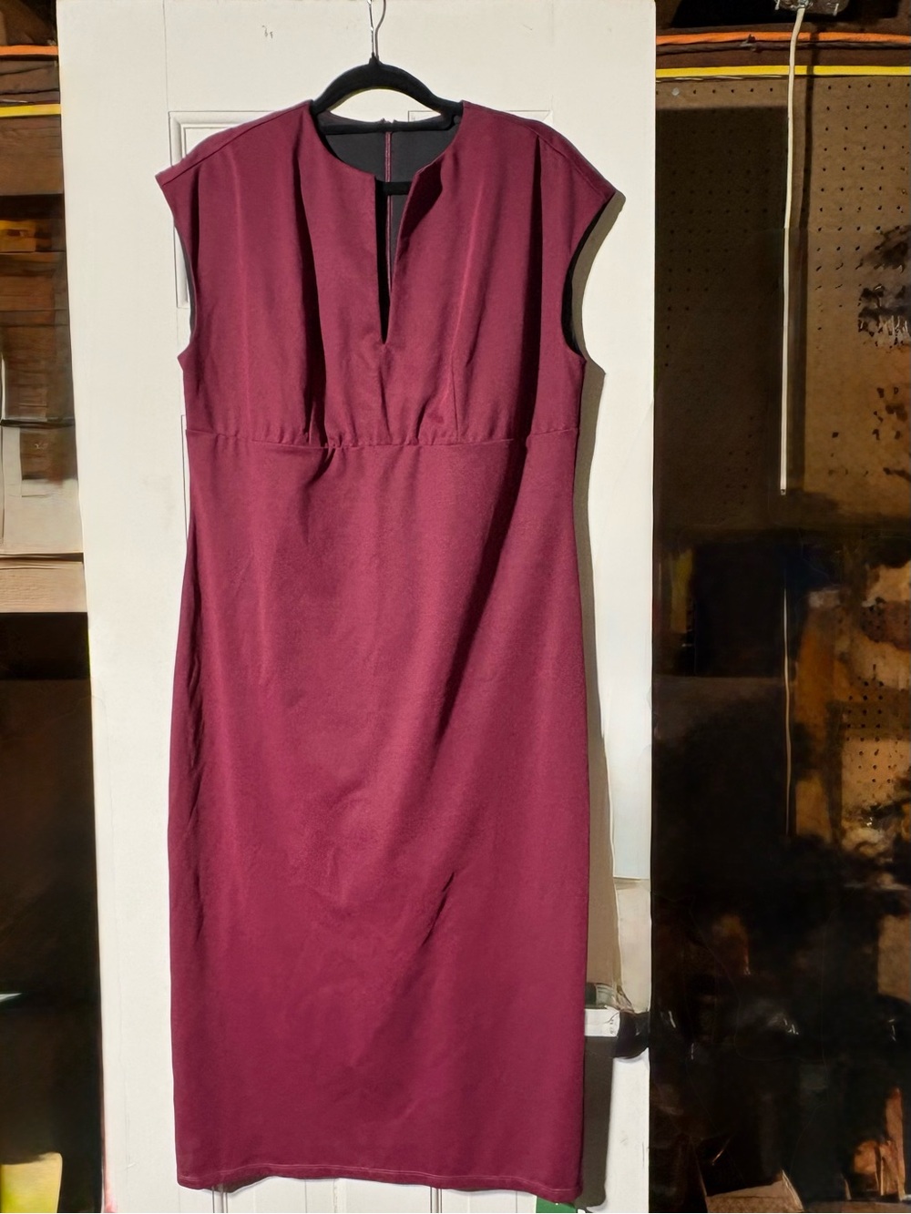 HALARA Sleeveless Midi Dress in Burgundy